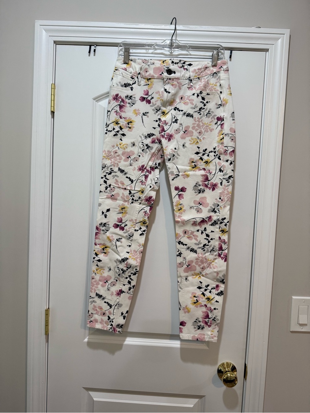 White House Black Market Floral Cropped Ankle Jeans in White, Pink & Yellow